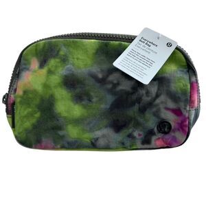 Lululemon Everywhere Belt Bag 1L Hyper Dye Multi / Rover